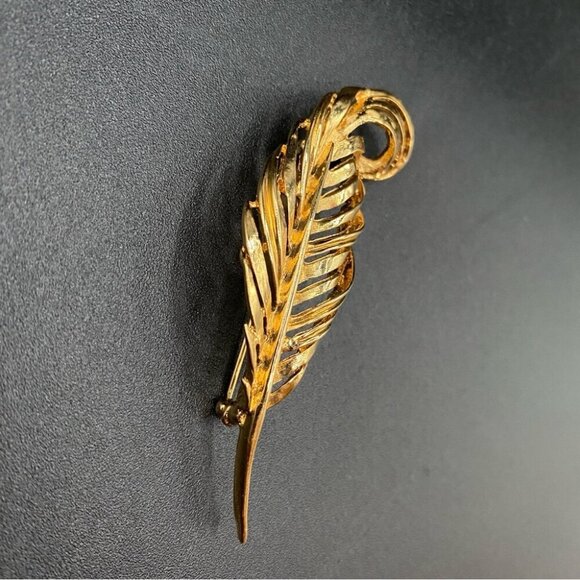 Vintage D’Orlan Gold Plated Leaf Brooch - Picture 4 of 12